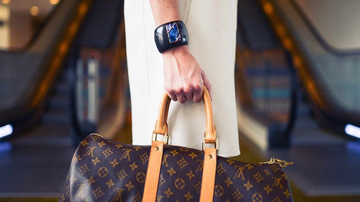 Μαγιό από 5€, επώνυμα brands και μεγάλες εκπτώσεις – Το viral bazaar της Αθήνας