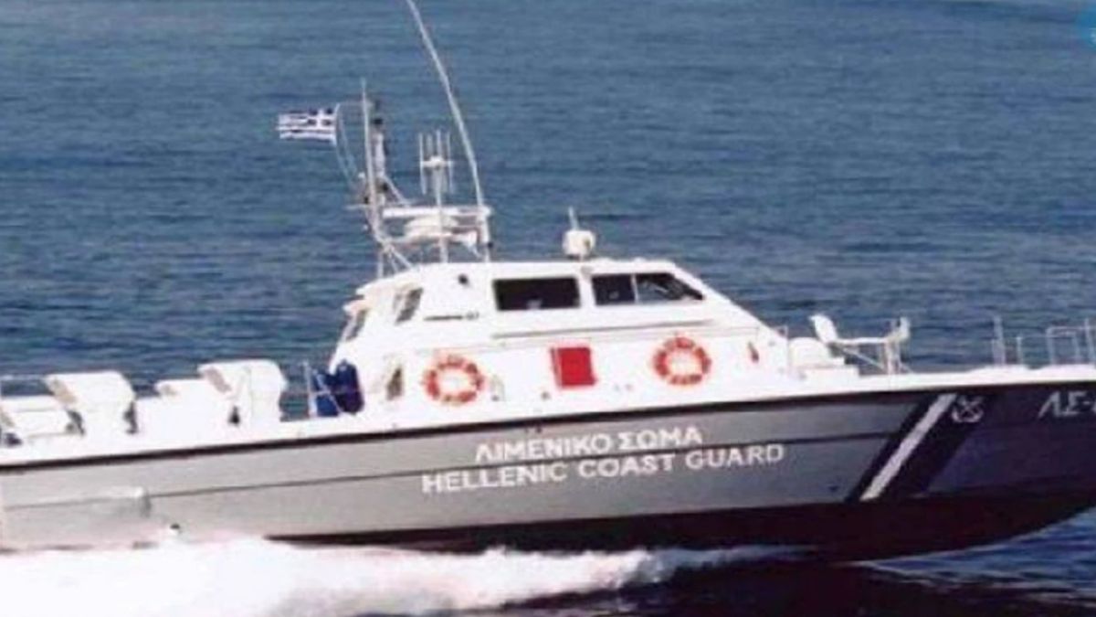 Θρίλερ στη Χαλκιδική: Βυθίστηκε σκάφος με πέντε επιβάτες – Σώθηκαν κολυμπώντας