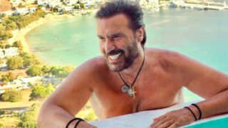 Στράτος Τζώρτζογλου: Απολαμβάνει το καλοκαίρι στην Αμοργό – Δείτε τις φωτογραφίες