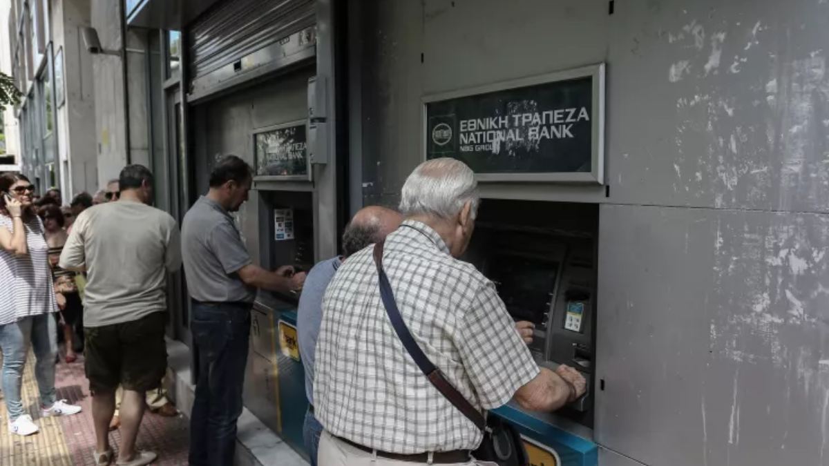 Συνταξιούχοι: Ποιοι δικαιούνται τα 300 ευρώ τον Νοέμβριο – Όλα τα νέα κριτήρια