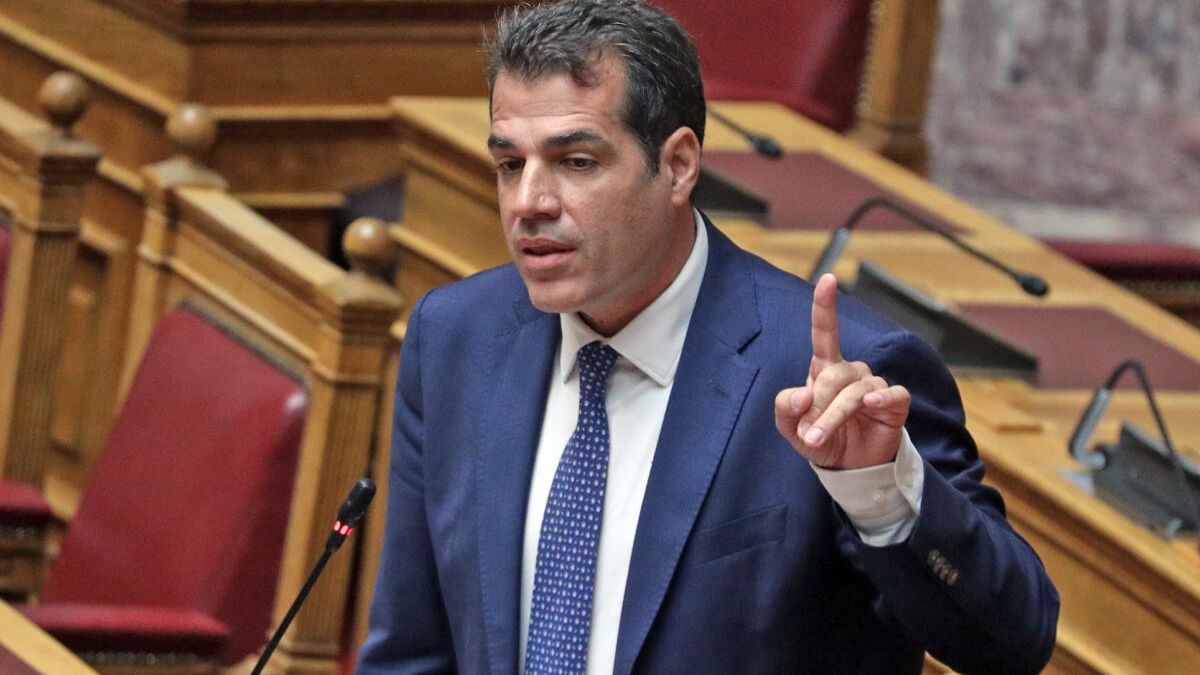 Μεταναστευτικό: Ο Πλεύρης καταγγέλλει παραπλανητικά βίντεο – «Δείχνουν εικόνες από τη Θέουτα και λένε ότι είναι η Κρήτη»