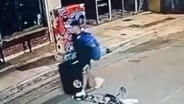 Ανατριχιαστικό ντοκουμέντο: Το σοκαριστικό βίντεο με τον 26χρονο να σέρνει τη βαλίτσα-φερέτρο της 38χρονης Βρετανίδας στην Κυψέλη
