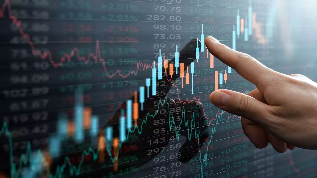 Κάτω από τις 2.600 μονάδες το Χρηματιστήριο Αθηνών – Τι φοβούνται οι επενδυτές