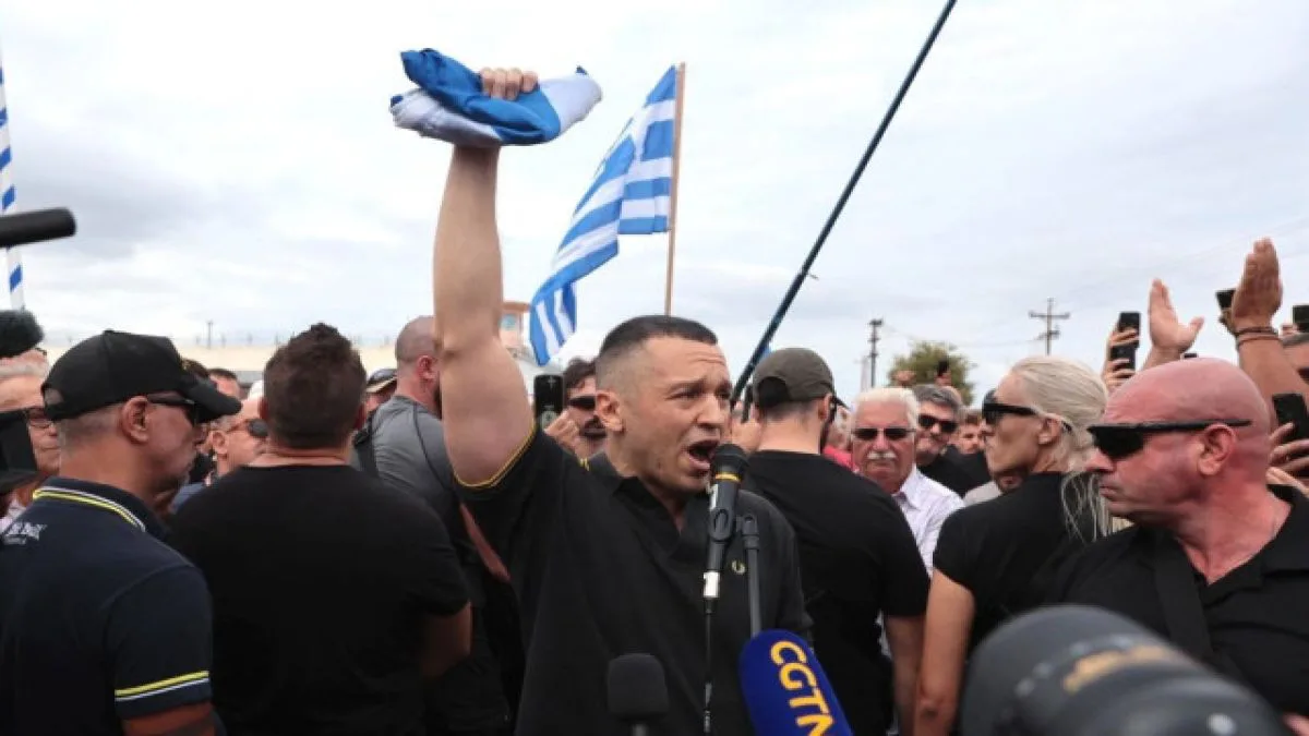 «Βόμβα» Μανούσου στη Βουλή: «Ουσιαστικά εκπροσωπώ τη Συμμαχία Ελλήνων»