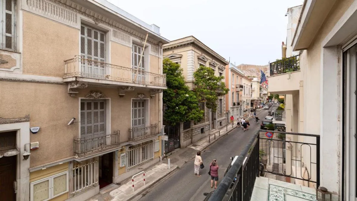 Λυσικράτους 15: Από Airbnb με 300 ευρώ τη βραδιά στα συντρίμμια – Πώς ήταν το διαμέρισμα πριν την έκρηξη