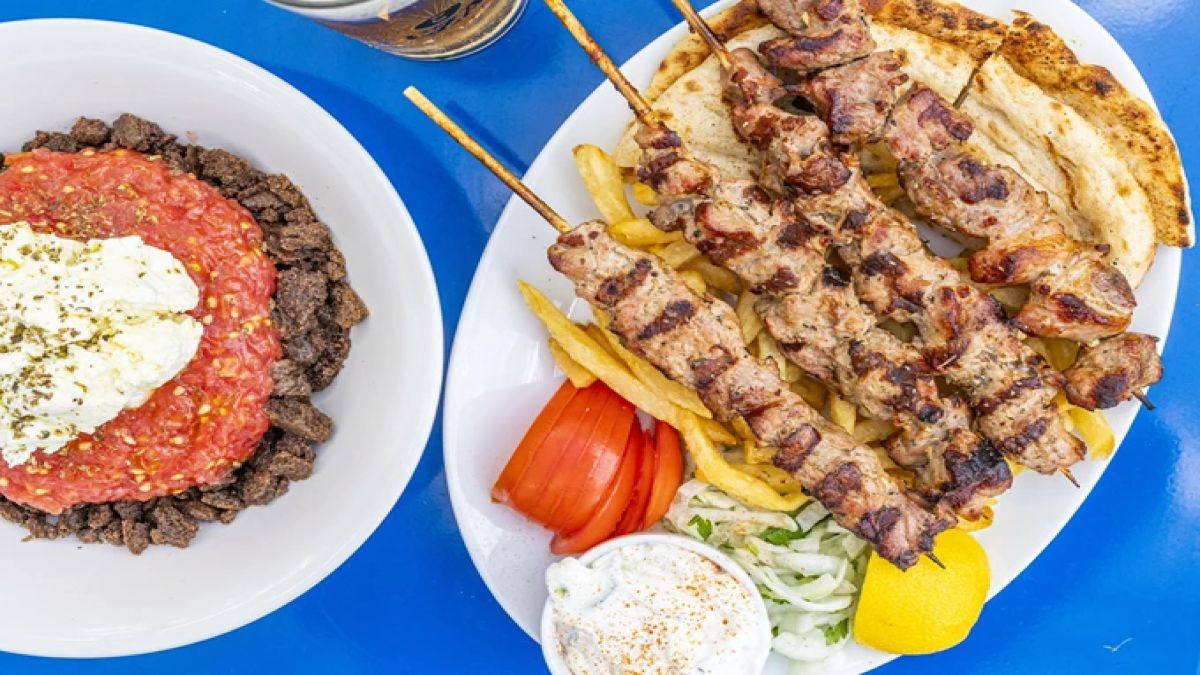 Στην Πλατεία Πλυτά άνοιξε νέο σουβλατζίδικο με χειροποίητο κεμπάπ