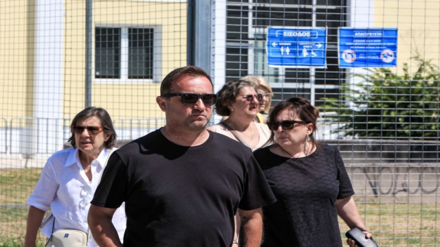 Δεν αφήνει τίποτα να πέσει κάτω ο Πλακιάς στη δική για Τέμπη: «Εσείς θα πάτε να δείτε τα παιδιά σας, εμείς θα γυρίζουμε σε άδεια δωμάτια»