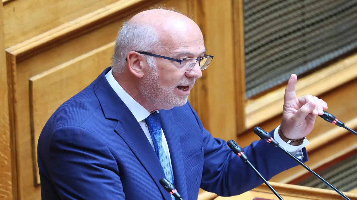 Σκληρό σφυροκόπημα Φλωρίδη στο ΠΑΣΟΚ: «Αυτογελοιοποίηση» και «αντικοινοβουλευτικό παραλήρημα»