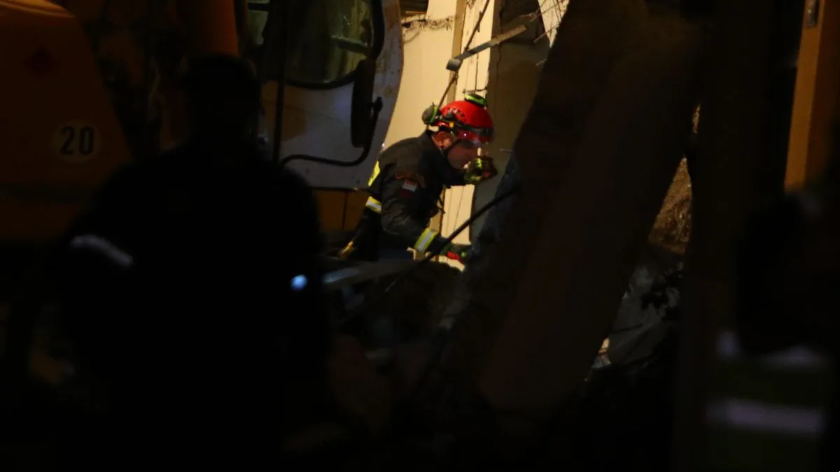 Πλάκα: Νεκρή μία γυναίκα μετά την έκρηξη – Αγωνία για τους πέντε αγνοούμενους