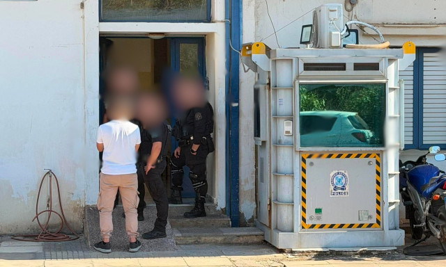 Στο προσκήνιο επανέρχονται προηγούμενα περιστατικά στα οποία είχε εμπλακεί ο 31χρονος μετά το αιματηρό συμβάν στο Αστυνομικό Τμήμα Μάνδρας.