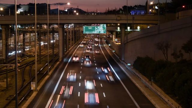 «Θρίλερ» στην Αττική Οδό: 90χρονος οδηγούσε στο αντίθετο ρεύμα με ληγμένο δίπλωμα από το 2018