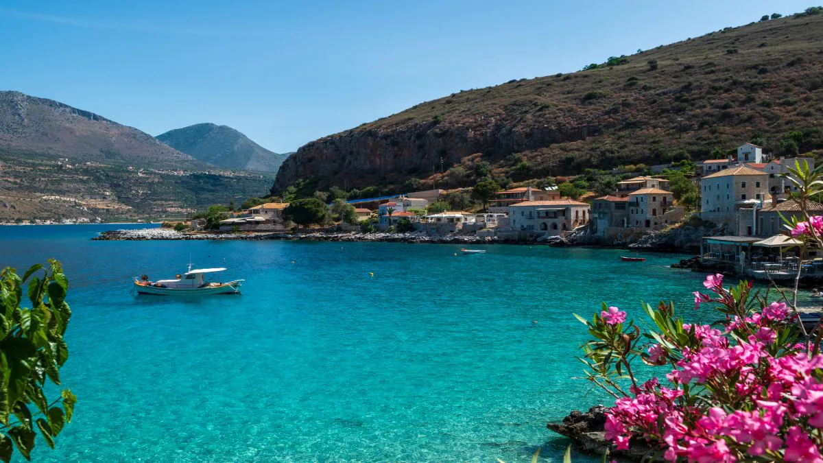 Λιμένι: Μπάνιο και βόλτα σε ένα από τα πιο όμορφα σημεία της Μάνης
