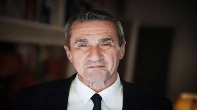 Στα κόκκινα το γραφείο του Λοβέρδου: «Κάθε φορά με χαλυβδώνουν περισσότερο»
