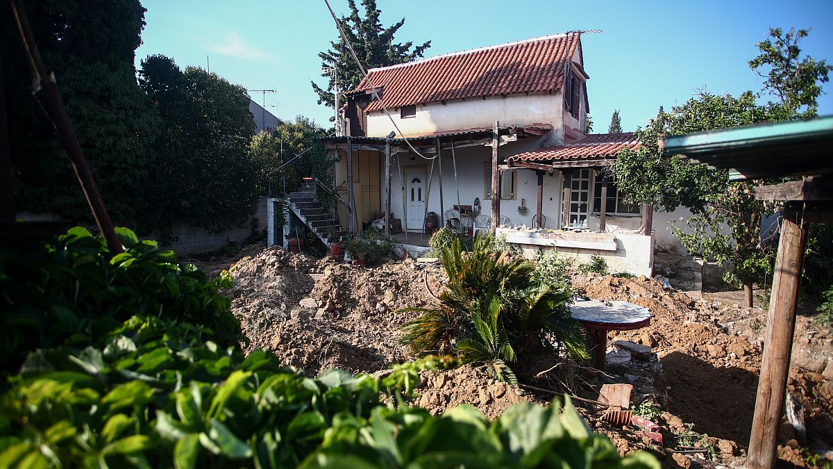 «Μου έλεγε ψέματα ότι την είχε τακτοποιήσει»: Σπάει τη σιωπή του ο εγγονός της ηλικιωμένης στον Μαραθώνα μετά την ομολογία της μητέρας του