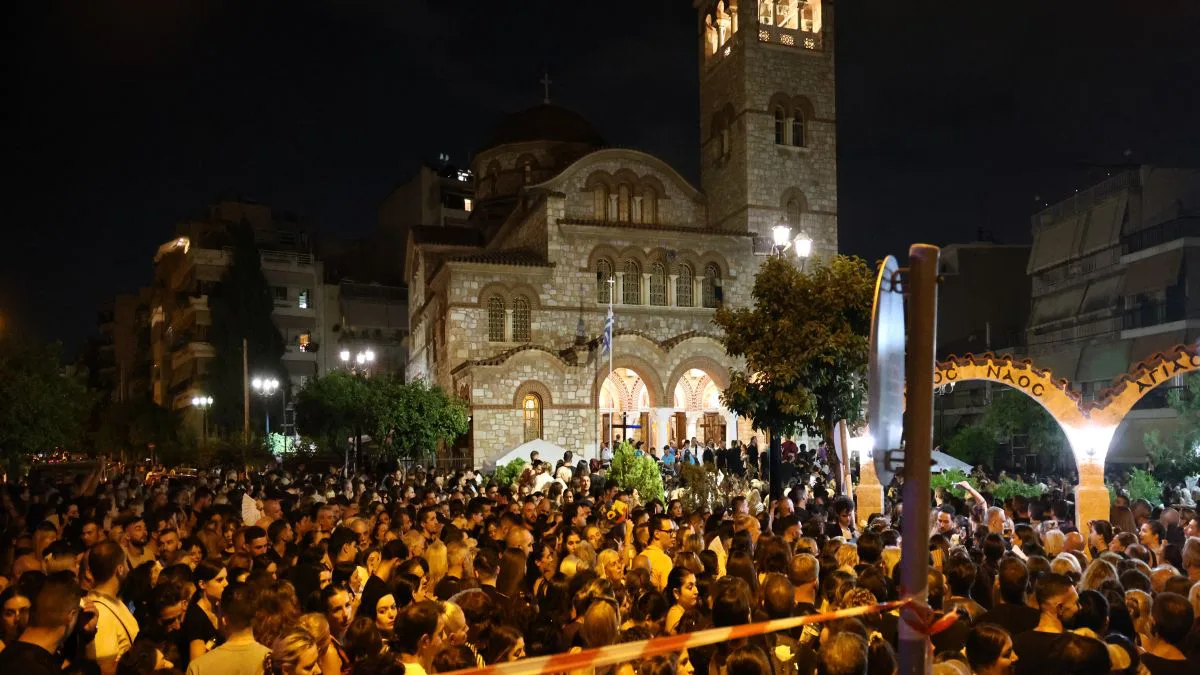 Λαϊκή αγρυπνία Γιώργου Μαζωνάκη: Επιδειξίας έδειχνε τα γεννητικά του όργανα στον κόσμο! Συνελήφθη από την ασφάλεια