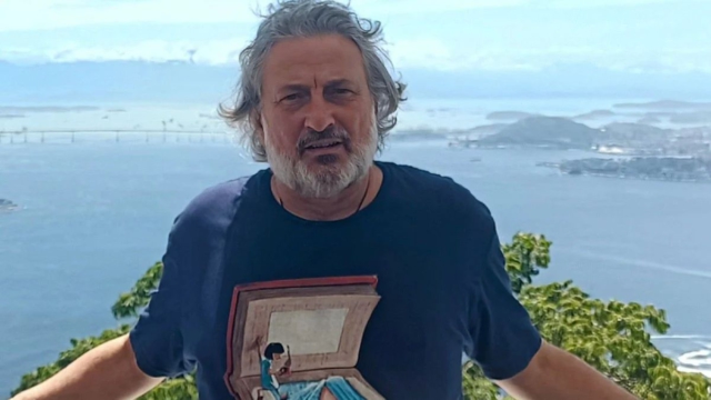 Κομπογιαννίτης ή υπνοθεραπευτής; Ιδού η απορία! – «Ανθρωποφαγία» καταγγέλλει ο Κομιανός και ζητά να… ξυπνήσει η κοινή γνώμη αλλά μάλλον κοιμάται τον ύπνο του δικαίου