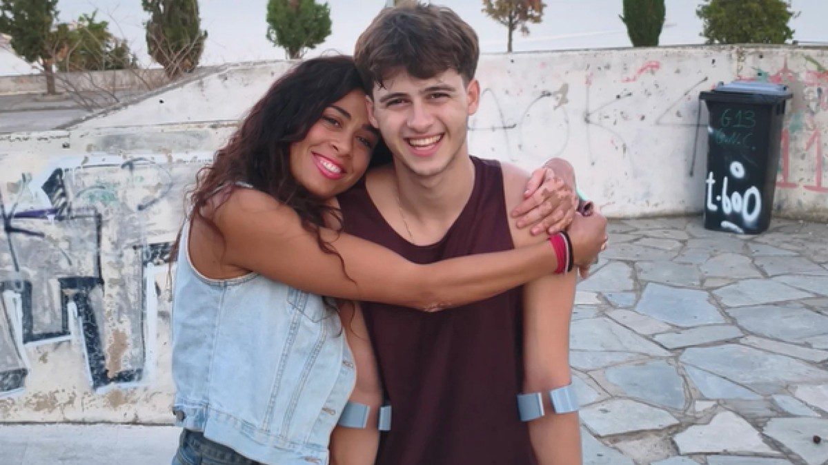Survivor: Ο Σταύρος Φλώρος απαντά με χαμόγελο μετά την αγωγή των 100 εκατ. ευρώ – H φωτογραφία με το τεχνητό μέλος
