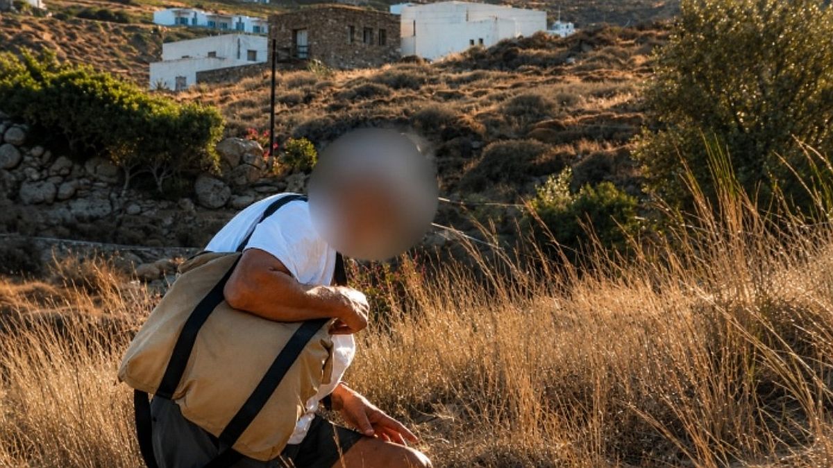Σούσουρο στη Σέριφο: Συνταξιούχος γιατρός φωτογράφιζε κρυφά γυμνίστριες σε παραλία – Το αποτρόπαιο εύρεση στον φάκελο των «διαγραμμένων»