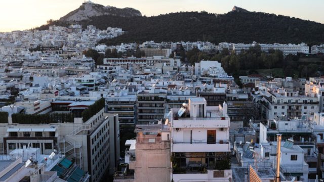 Ακίνητα: Ποιοι θα πληρώνουν φόρο μεταβίβασης 15% – Ποιους αφορά και ποιοι γλιτώνουν