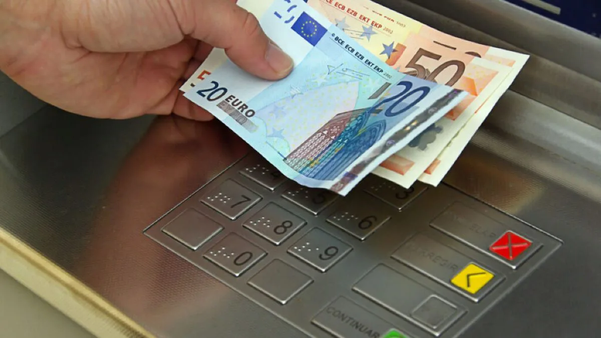 1,39 δισ. ευρώ σε 2,7 εκατ. δικαιούχους: Η επίδραση στην ελληνική οικονομία