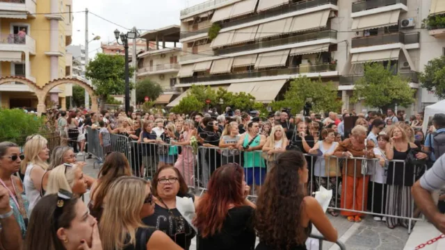 Συγκίνηση στη Νίκαια για τον Γιώργο Μαζωνάκη: «Αφήνει πίσω του μουσική, καλοσύνη και ευγένεια»
