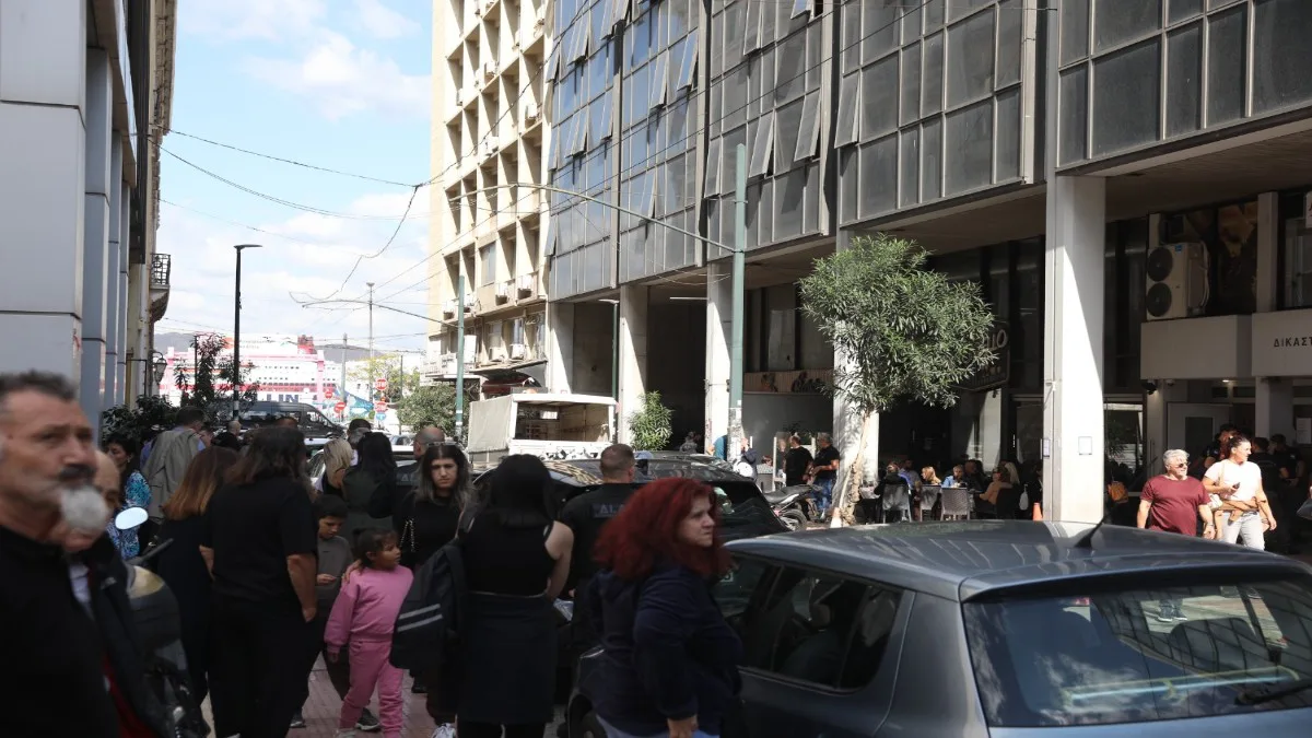 [389875] ΤΗΛΕΦΩΝΗΜΑ ΓΙΑ ΒΟΜΒΑ ΣΤΑ ΔΙΚΑΣΤΗΡΙΑ ΤΟΥ ΠΕΙΡΑΙΑ(ΔΑΝΑΗ ΔΑΥΛΟΠΟΥΛΟΥ/EUROKINISSI)