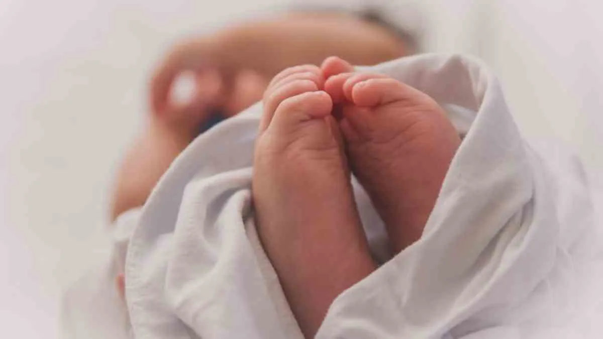 Χανιά: Ελεύθερη με περιοριστικούς όρους η 18χρονη που κατηγορείται για την κακοποίηση του μωρού της