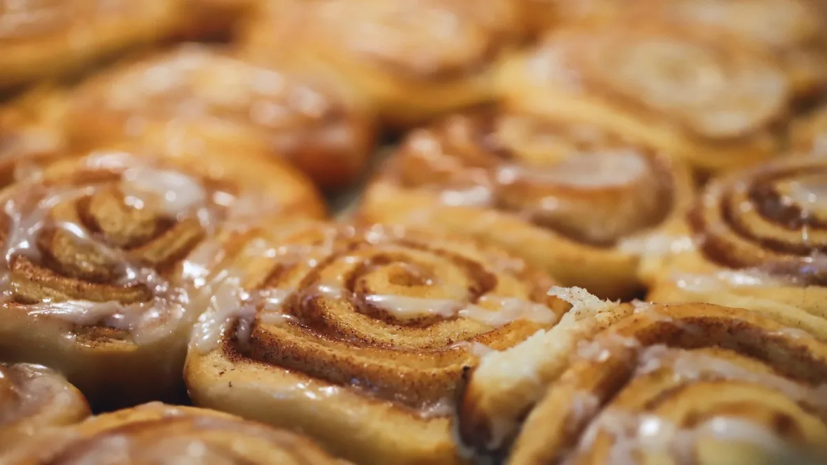 Το Ρολάκι Cinnamon Rolls: Η νέα γλυκιά στάση στον Πειραιά που πρέπει να ανακαλύψεις