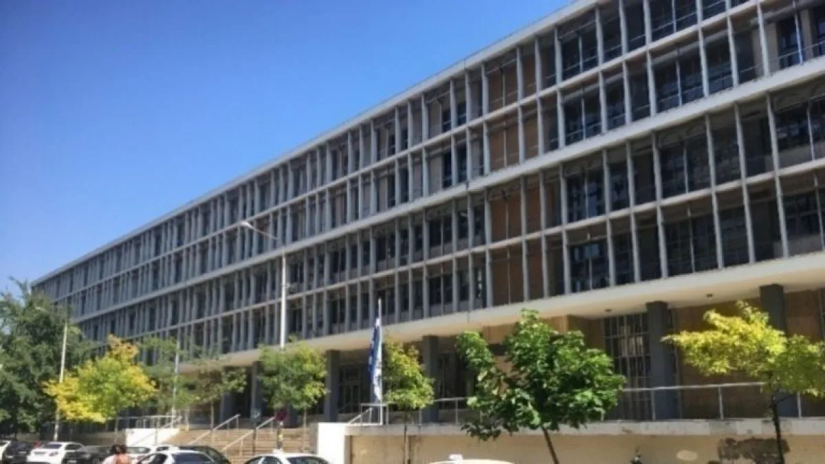 Δίωξη για απόπειρα ανθρωποκτονίας στον 14χρονο που εισέβαλε με μαχαίρι σε σχολείο της Θεσσαλονίκης