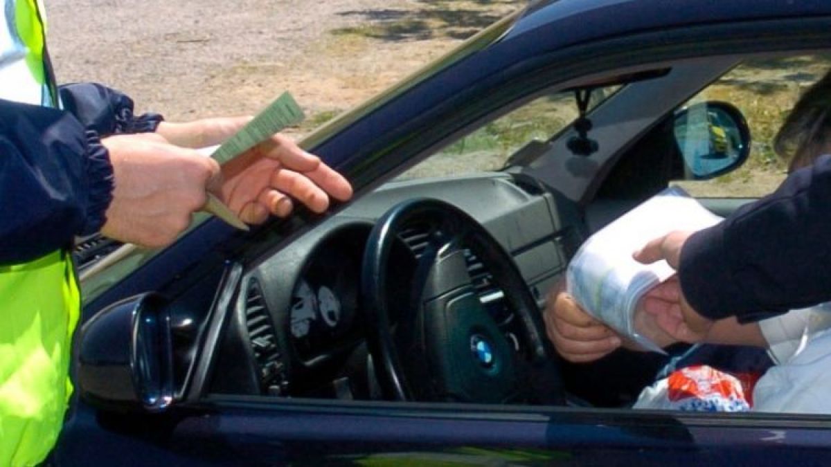 Οδήγηση χωρίς δίπλωμα: Πάνω από 79.000 παραβάσεις σε έναν χρόνο με τον νέο ΚΟΚ