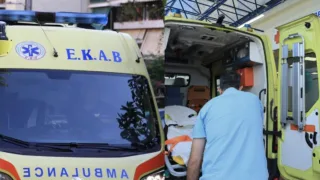 Σε κρίσιμη κατάσταση νοσηλεύεται η 50χρονη διευθύντρια του 2ου Γυμνασίου Ηλιούπολης, μετά από καρδιακή ανακοπή κατά τη διάρκεια της κακοκαιρίας.