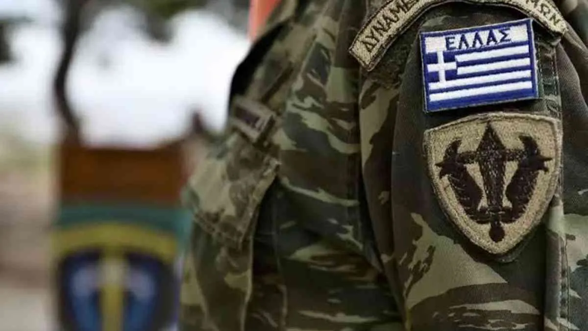 Απίστευτο αλλά αληθινό! Τούρκοι δημοσιογράφοι κάνουν ανάλυση στη στολή Ελλήνων φαντάρων και σχολιάζουν με απαράδεκτο τρόπο