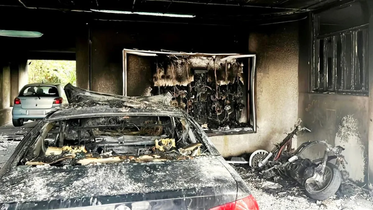 Γαλάτσι: Μεγάλη αναστάτωση από φωτιά σε πιλοτή – Κάηκαν ΙΧ και μηχανή, δύο άτομα στο νοσοκομείο