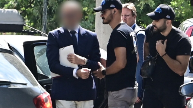Καταγγελία σοκ: Ο γιατρός που κατηγορείται για τον θάνατο του Μαζωνάκη ήταν σαδομαζοχιστής με τις πελάτισσες βάσει καταγγελίας για τη «μαύρη βαλίτσα»!