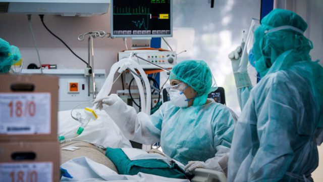 Τρίκαλα: 65χρονος κατέρρευσε ενώ έτρωγε σε ταχυφαγείο και κατέληξε διασωληνωμένος στη ΜΕΘ