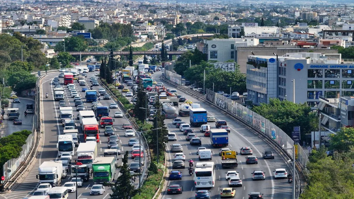 Αθήνα: Μεγάλη ταλαιπωρία στους δρόμους – Πού καταγράφονται οι μεγαλύτερες καθυστερήσεις