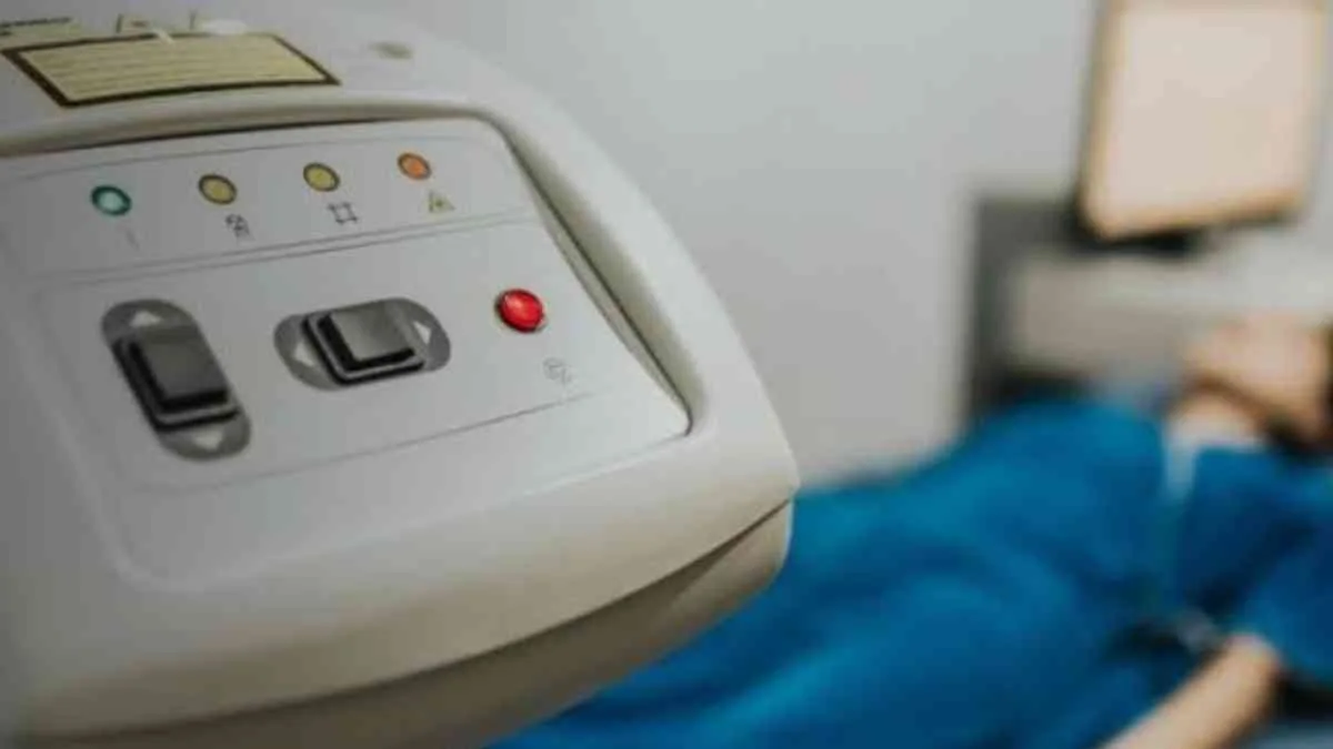 «Ιατρείο φάντασμα» σε βίλα: «Μαϊμού» γιατρός υποσχόταν να «καθαρίσει» το αίμα για 6.000 ευρώ