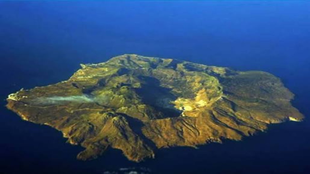 Νίσυρος: Εκεί όπου η γη καπνίζει και ο χρόνος σταματά