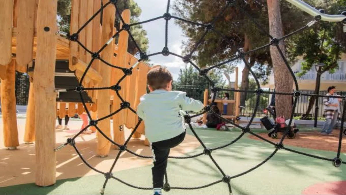 Έρευνα-καταπέλτης της Εθνικής Αρχής Διαφάνειας: Επικίνδυνα νηπιαγωγεία, παιδικές χαρές και κατασκηνώσεις