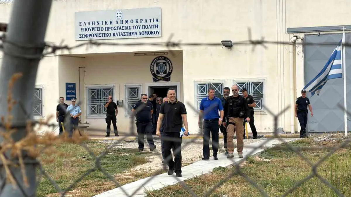 Ηλίας Κασιδιάρης: «Τη Δευτέρα θα ανακοινώσει τον τρόπο που θα κατέβει στις εκλογές» – Τι αποκάλυψε η δικηγόρος του