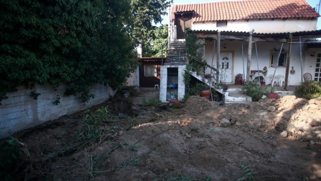 Σοκ στον Μαραθώνα: Τυλιγμένη σε νάιλον στο υπόγειο του σπιτιού βρέθηκε η ηλικιωμένη
