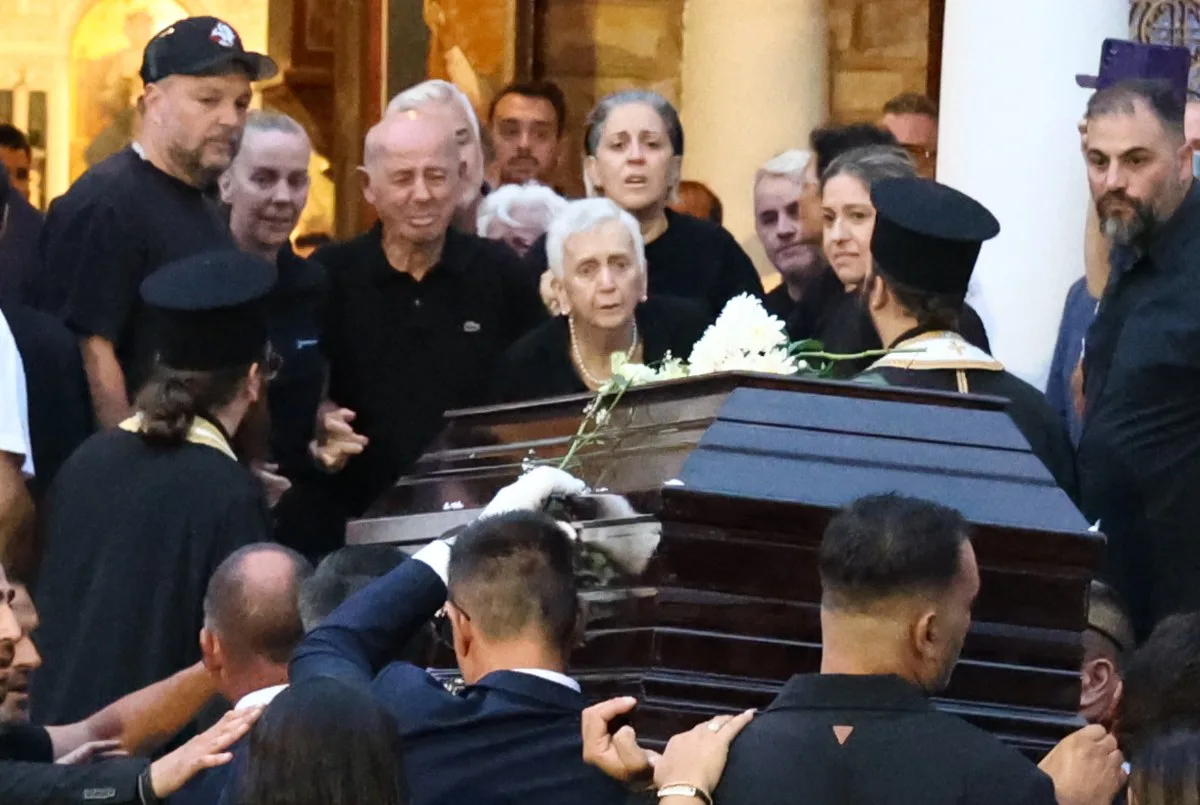 Η τελευταία νύχτα με τον Μαζωνάκη: Μια ολόκληρη πόλη τραγουδούσε για εκείνον