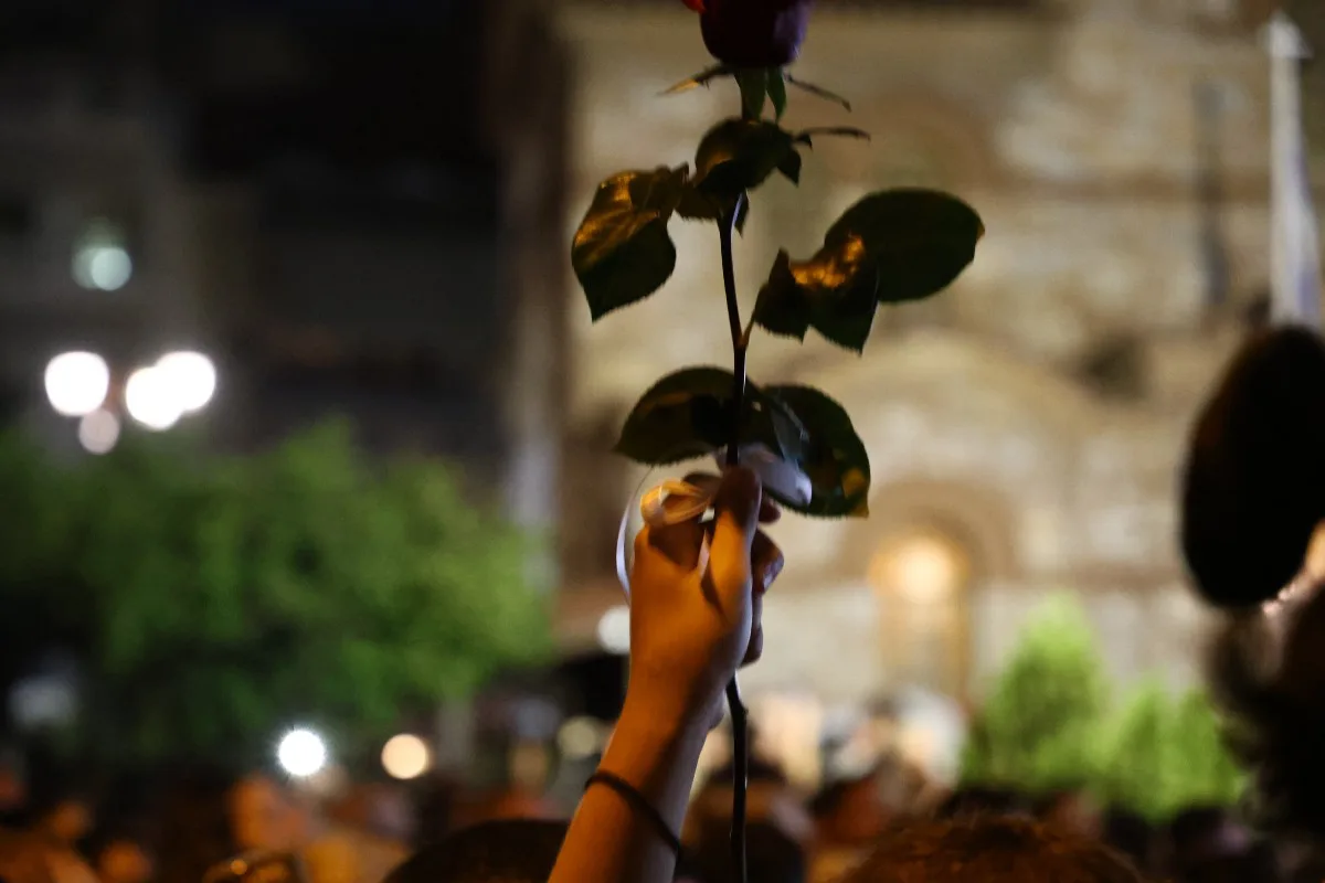 Γιώργος Μαζωνάκης: 30.000 άνθρωποι ξενύχτησαν στη Νίκαια για να τον αποχαιρετήσουν
