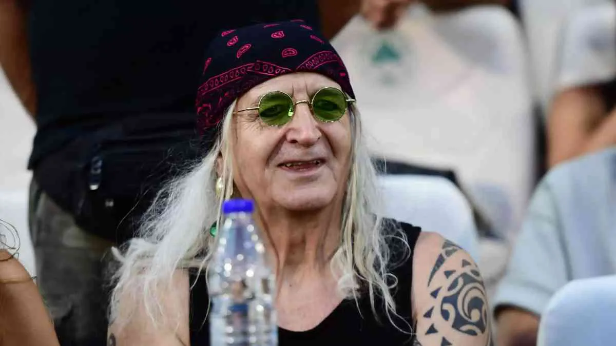 Νίκος Καρβέλας: Η μεγάλη επιστροφή στη μικρή οθόνη – Πού θα τον δούμε