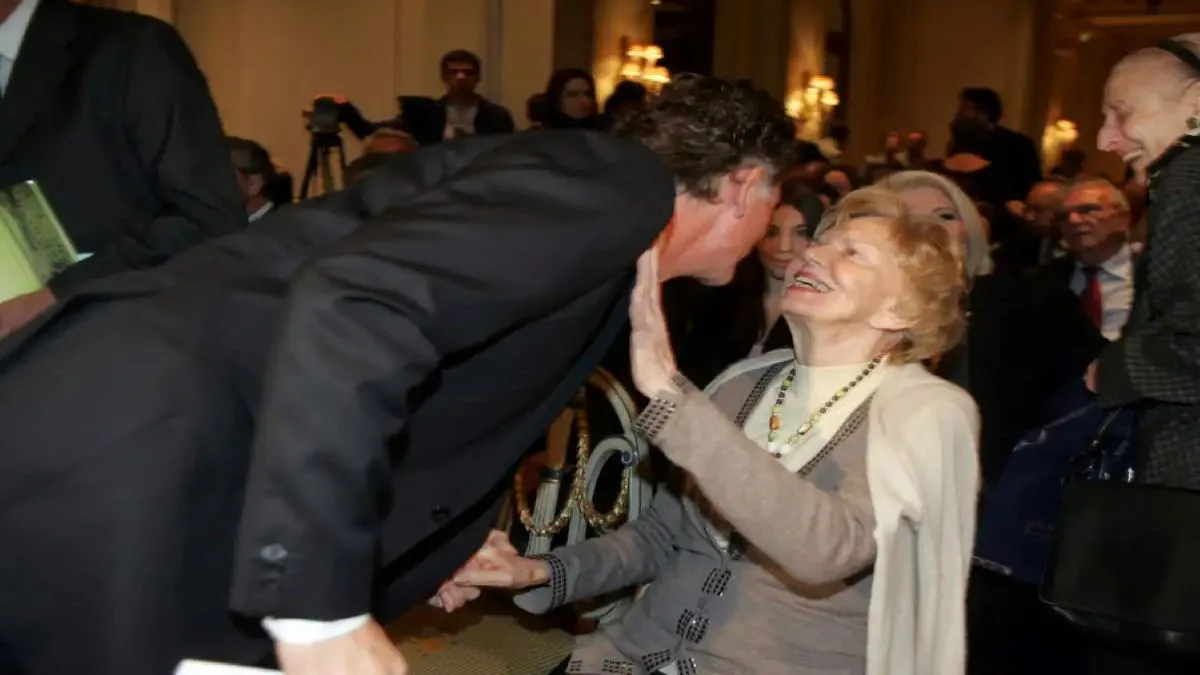 «Ο φάρος στη φουρτούνα» – Ραγίζει καρδιές το αντίο του Νίκου Παπανδρέου στη μητέρα του
