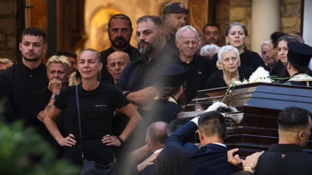 Οικογένεια Μαζωνάκη: Πού βρέθηκαν γονείς και αδελφές μετά την κηδεία – Φωτογραφίες ντοκουμέντο