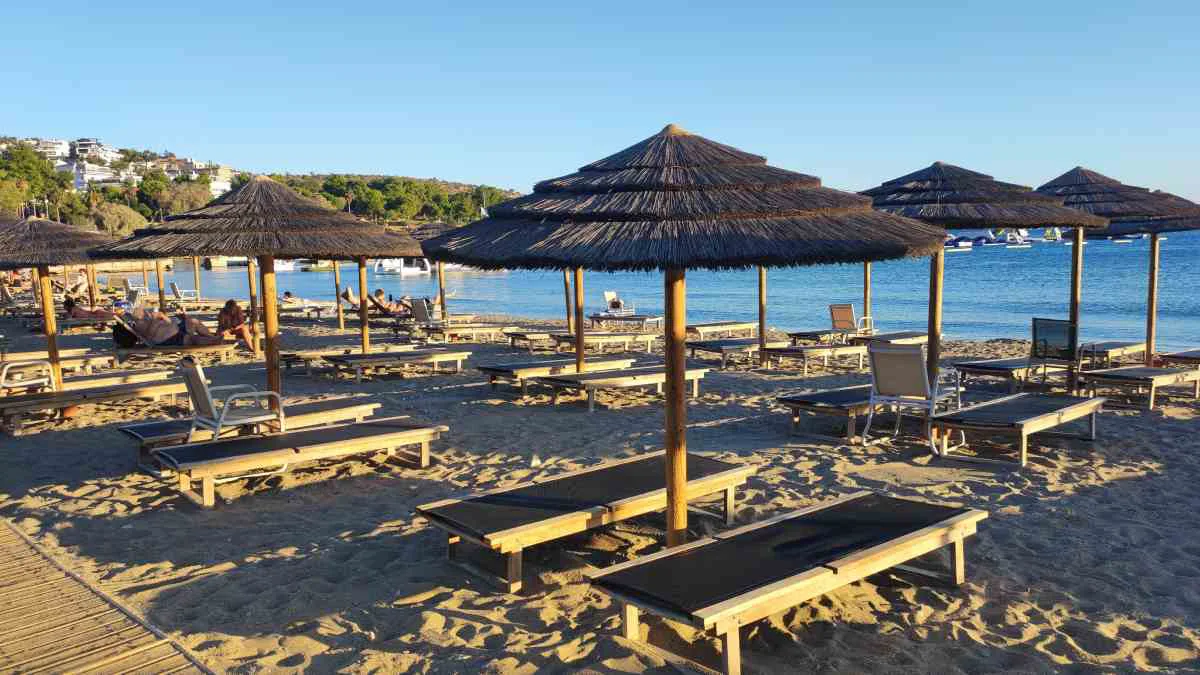 Βουλιαγμένη: Ελεύθεροι οι δύο κατηγορούμενοι για τον θανάσιμο ξυλοδαρμό του 82χρονου