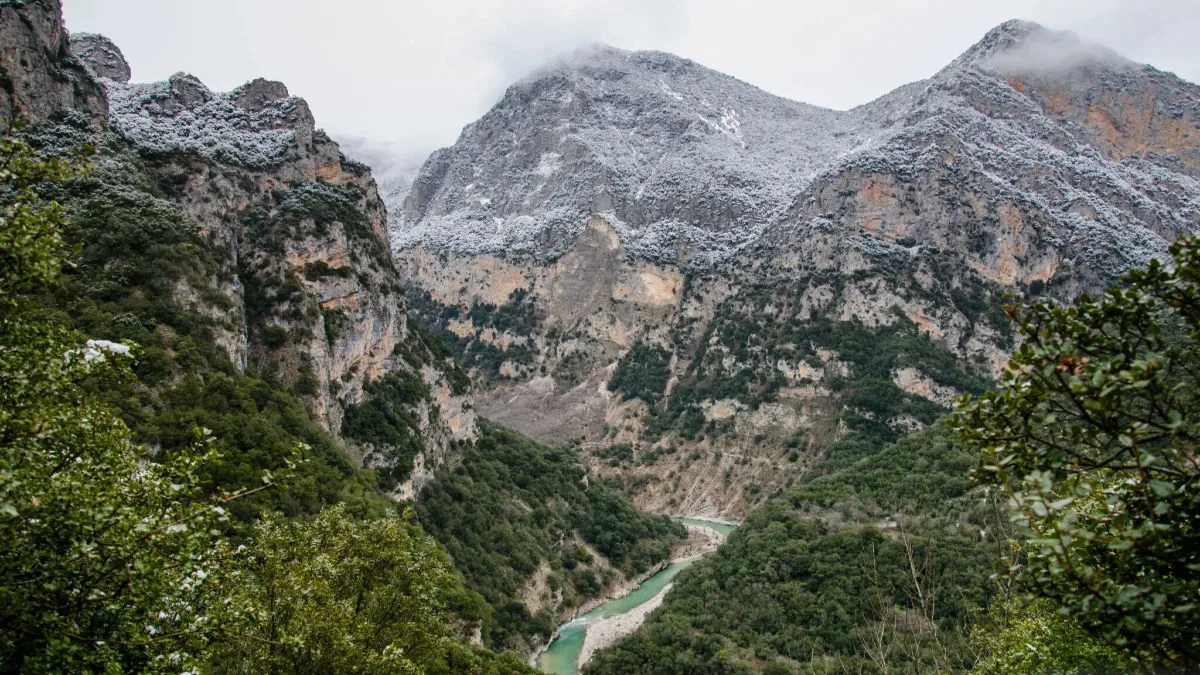 Κλίφκης: Εκεί όπου το νερό συναντά το άγριο τοπίο