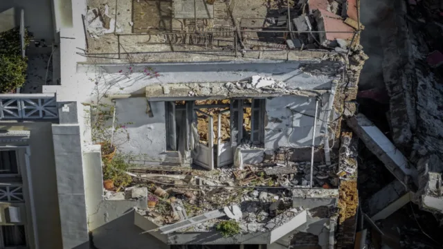 Φονική έκρηξη στην Πλάκα: Η σιωπή για τα αίτια και η επιστολή των κατοίκων που προειδοποιούσε