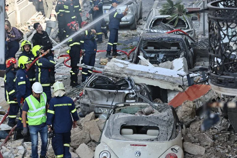 Έκρηξη στην Πλάκα: Στο μικροσκόπιο η παροχή φυσικού αερίου – Νέοι έλεγχοι στα γύρω κτίρια